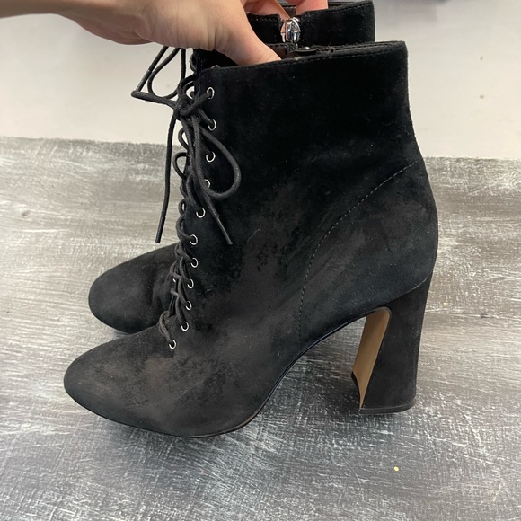 Women’s 8.5 Vince Camuto booties - Picture 7 of 8